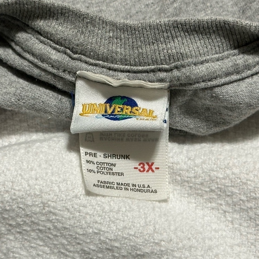 Universal Short Sleeve Tee in Gray and Green - Picture 4 of 6